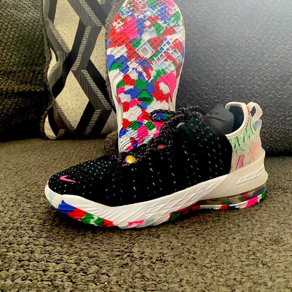 NIKE LEBRON 18 "BLACK/PINK/BLAST MULTICOLOR